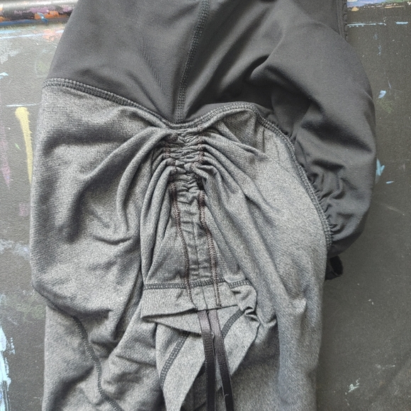 Lululemon activewear top - Picture 2 of 5